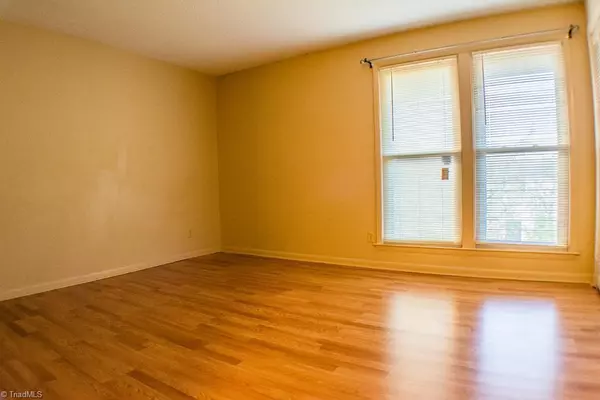 Winston Salem, NC 27104,176 Turnwood LN