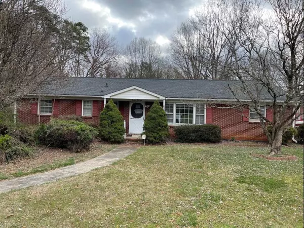 815 S Westview DR, Winston Salem, NC 27103