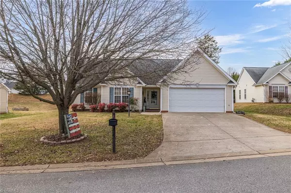 3320 Trenchard LN, Winston Salem, NC 27127