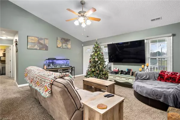 Winston Salem, NC 27101,3752 Signet DR