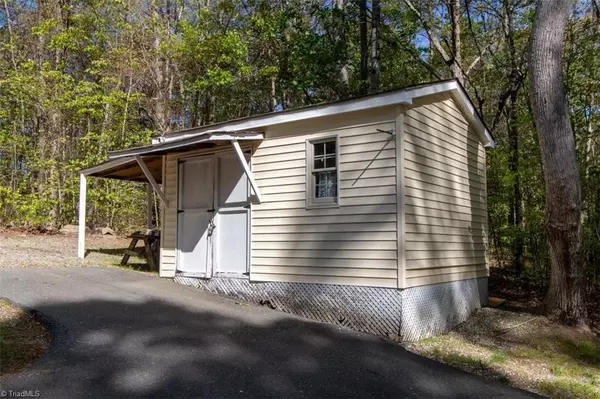 Terrell, NC 28682,8803 Peninsula DR