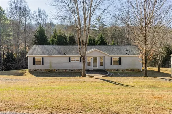 232 Berry Mountain LN, Wilkesboro, NC 28697