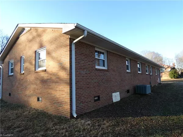 Yadkinville, NC 27055,112 Wilson ST