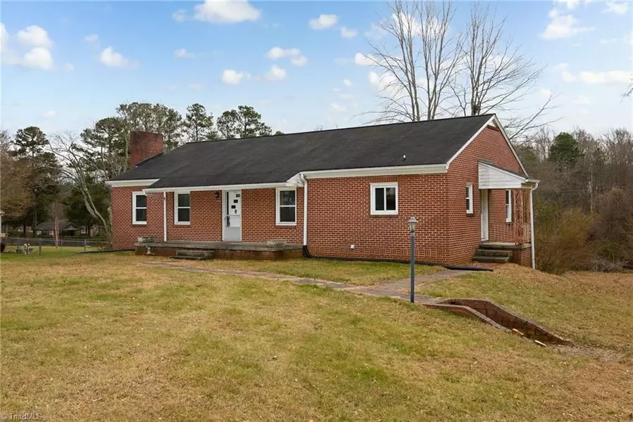 2954 Bellaire CIR, Walkertown, NC 27051