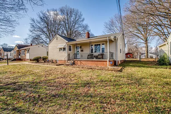 3042 Konnoak DR, Winston Salem, NC 27127