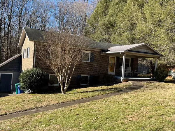 Jonesville, NC 28642,220 Gregory ST