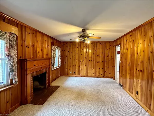 Winston Salem, NC 27105,332 Oak Summit RD