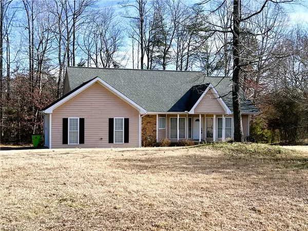 Stokesdale, NC 27357,8468 Hunting CT