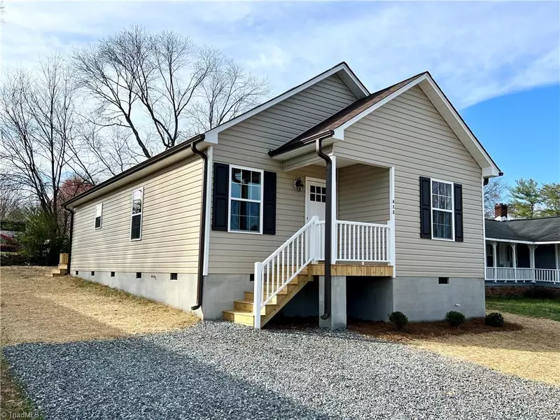 412 N 2nd AVE, Mayodan, NC 27027