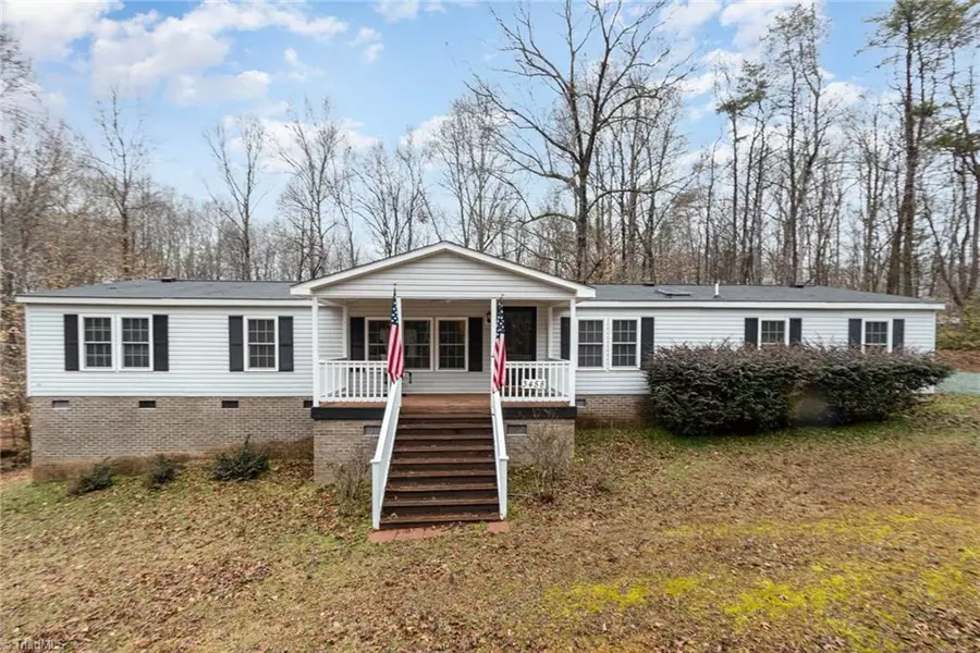 3458 Hawkeye LN, Haw River, NC 27258