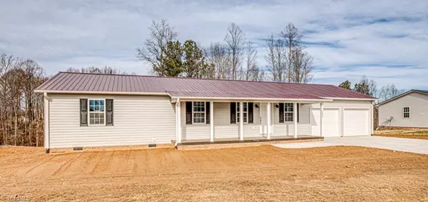 1037 Mahaney LN, Yadkinville, NC 27055