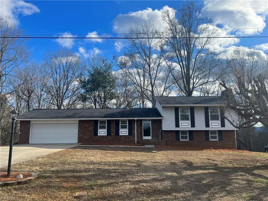 North Wilkesboro, NC 28659,869 beaumont poplar ST