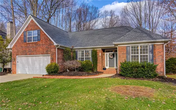 19 Holly Springs LN, Greensboro, NC 27455