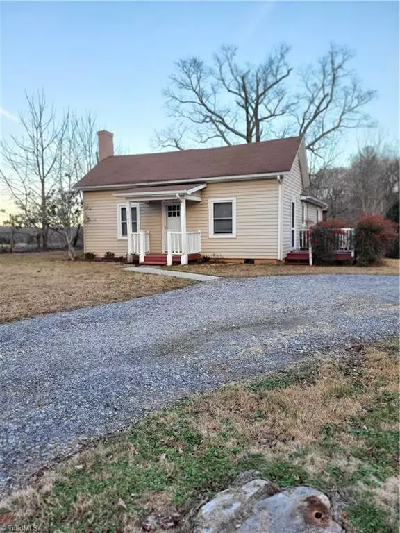 2105 Brushy Mountain RD, Wilkesboro, NC 28697