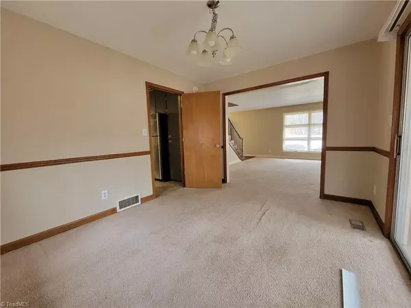 Winston Salem, NC 27105,3196 Shaftesbury LN