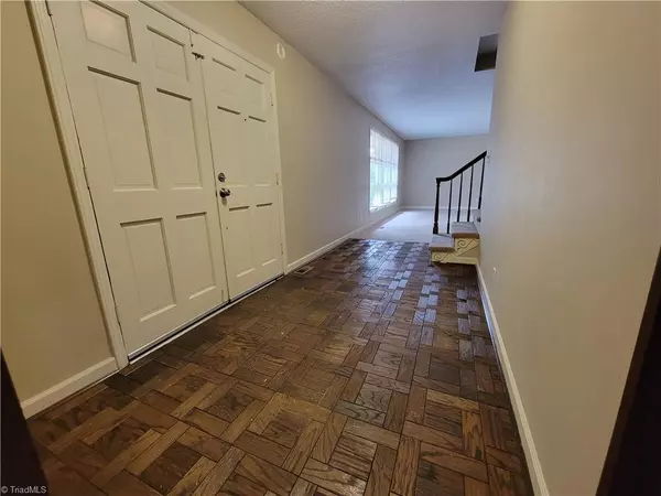 Winston Salem, NC 27105,3196 Shaftesbury LN