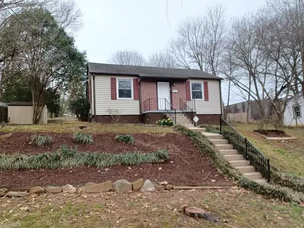 72 Edgewood View LN, Winston Salem, NC 27127