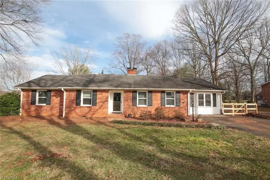 208 Mountainview RD, King, NC 27021