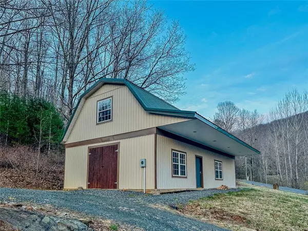 West Jefferson, NC 28694,271 Indian Lake DR