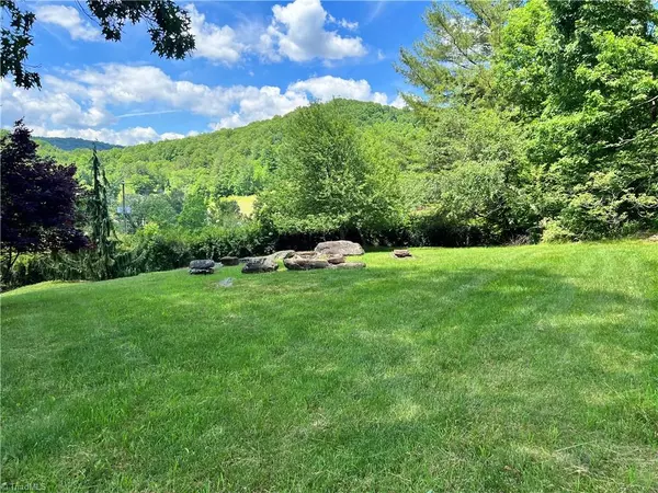 West Jefferson, NC 28694,271 Indian Lake DR