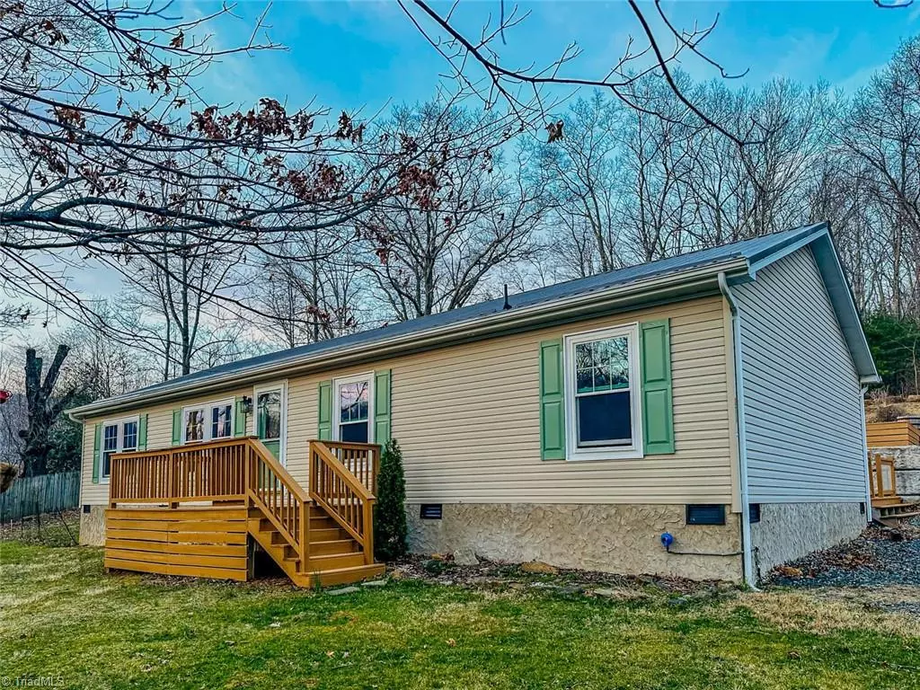 West Jefferson, NC 28694,271 Indian Lake DR