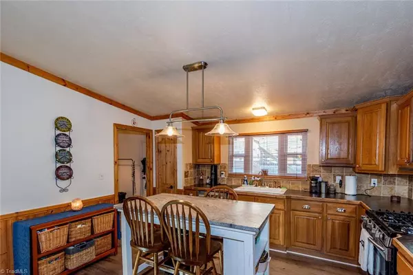 West Jefferson, NC 28694,271 Indian Lake DR