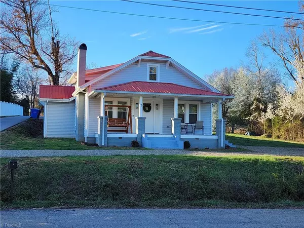 7 E Waugh ST, North Wilkesboro, NC 28659