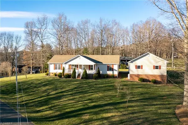 20 Acorn Hill RD, Sparta, NC 28675