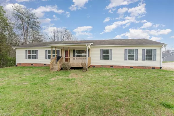 2735 Washington DR, Yadkinville, NC 27055