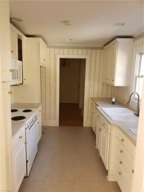 Greensboro, NC 27408,3702 Pershing CT