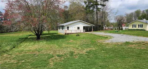 3944 E NC highway 268, Pilot Mountain, NC 27041