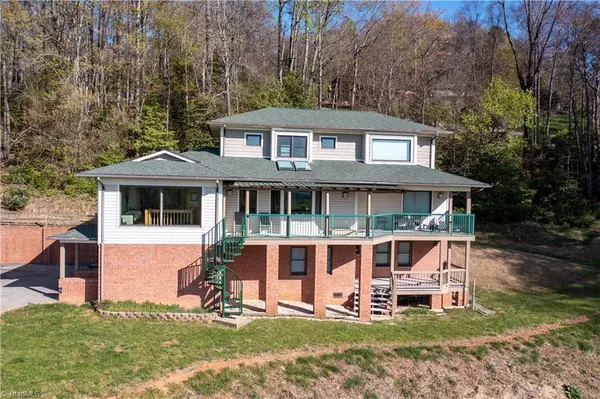 117 Windswept LN, Sparta, NC 28675