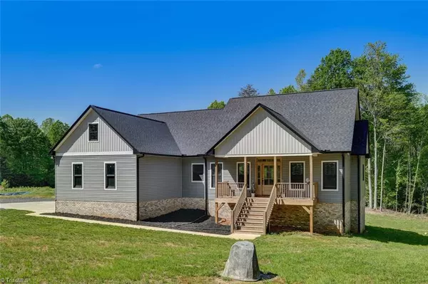 346 Pearman RD, Summerfield, NC 27358