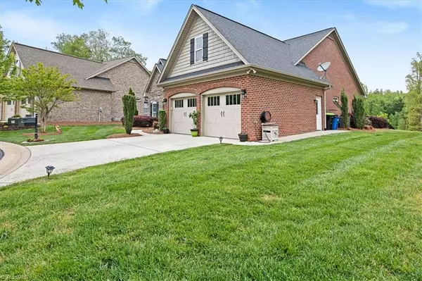 Winston Salem, NC 27107,353 St James DR