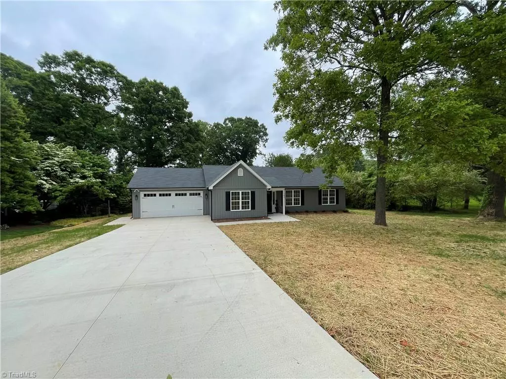Tobaccoville, NC 27050,165 Little Brook DR