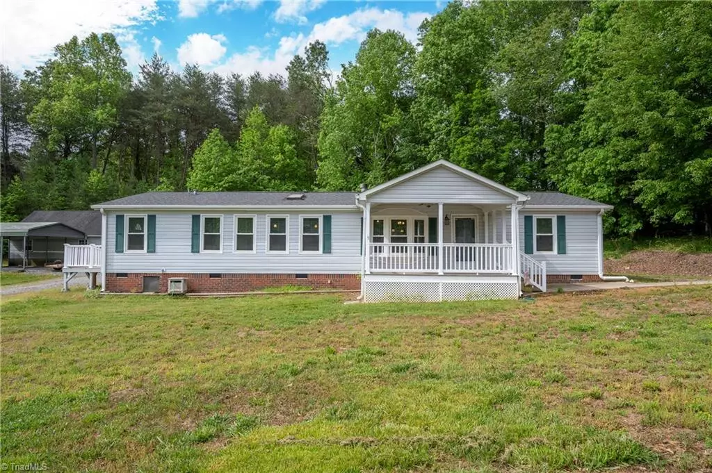 Yadkinville, NC 27055,3904 Meadow LN