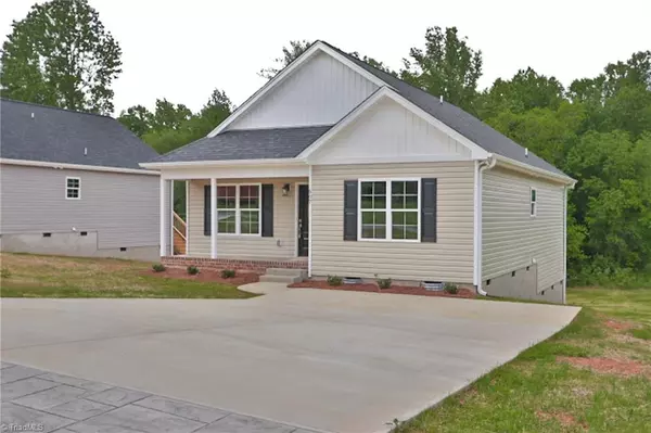 507 Sycamore ST, Yadkinville, NC 27055