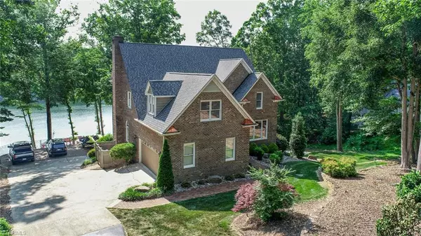 312 Lake Point LN, Belews Creek, NC 27009