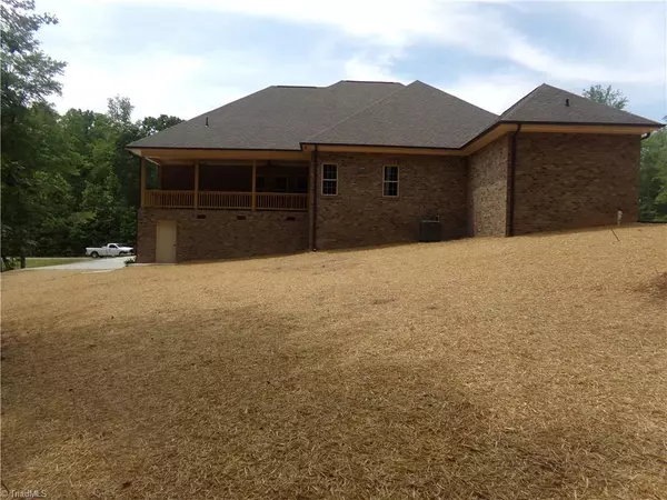 Belews Creek, NC 27009,5569 Briar Hollow LN