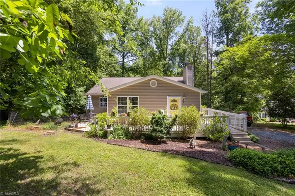 6405 Rolling Acres DR, Gibsonville, NC 27249