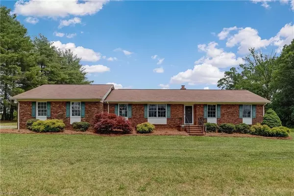 7330 Middlestream RD, Browns Summit, NC 27214