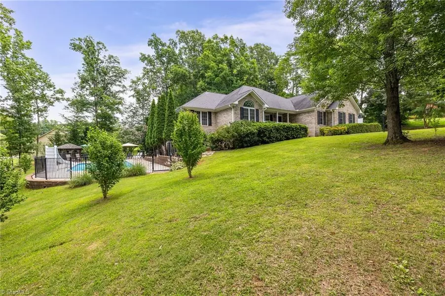 117 Trillium LN, Madison, NC 27025