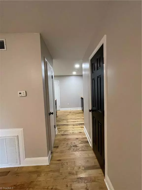 Winston Salem, NC 27103,337 Crafton ST #1