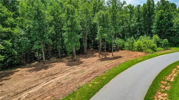 8422 Exmoor TRCE, Browns Summit, NC 27214