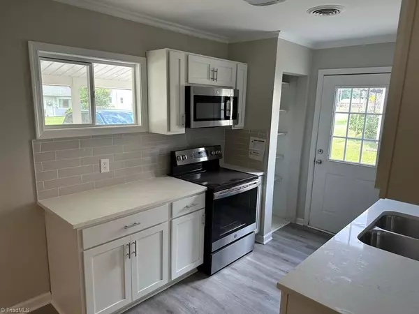 Greensboro, NC 27403,2007 Phoebe DR