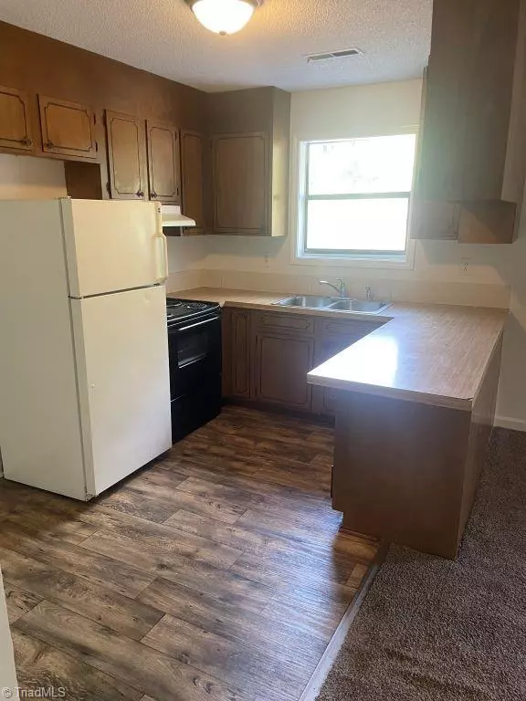 Winston Salem, NC 27107,2402 Markwood LN