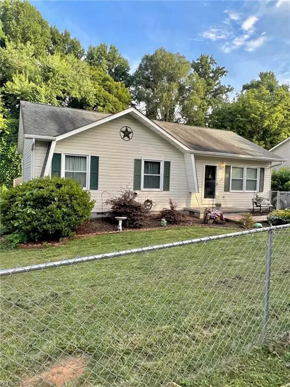 422 Spruce Street EXT, Wilkesboro, NC 28697