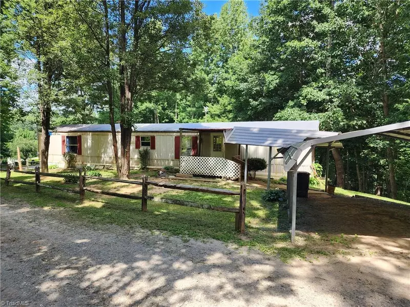 134 Jasper LN, Lowgap, NC 27024