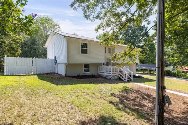 Lexington, NC 27295,175 Meadow LN