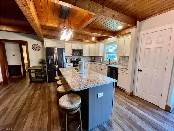 Hamptonville, NC 27020,6004 Pea Ridge Pass